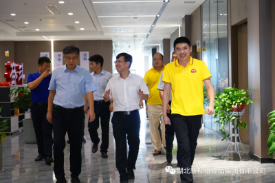 楊勇市長一行考察新柳伍集團(tuán)，調(diào)研建設(shè)全國蝦-稻特色產(chǎn)業(yè)高質(zhì)量發(fā)展示范基地
